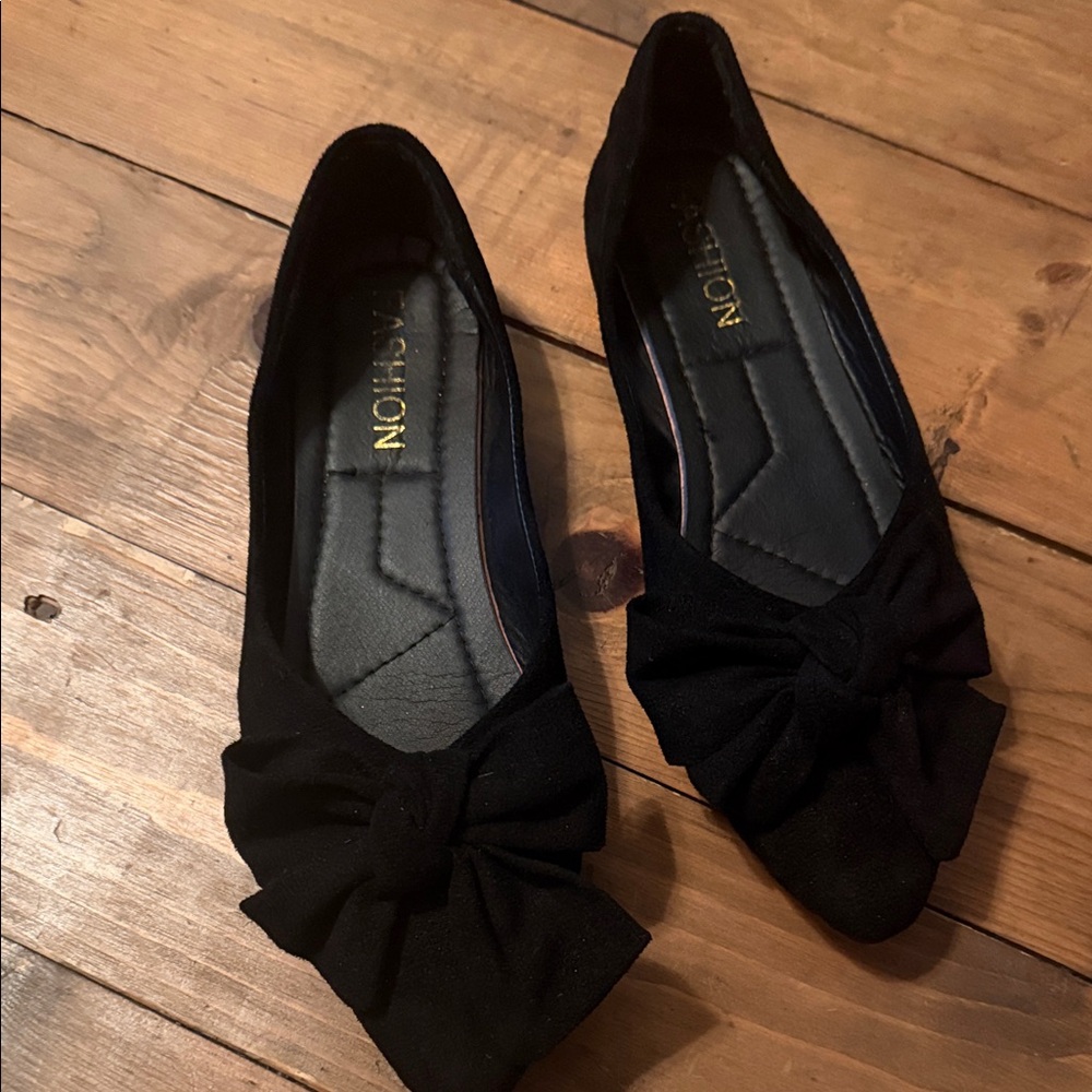 Chic Black Bow Flats by